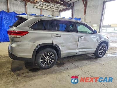 Trzecie zdjęcie samochodu z tyłu: 2017 TOYOTA HIGHLANDER XLE VIN:5TDJZRFH6HS374729 - miniatura