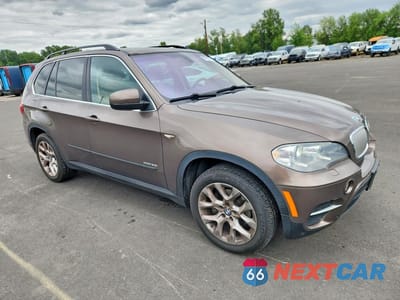 Czwarte zdjęcie samochodu z boku: 2013 BMW X5 XDRIVE35I VIN:5UXZV4C50D0B06897 - miniatura