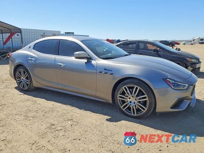 Czwarte zdjęcie samochodu z boku: 2022 MASERATI GHIBLI MODENA VIN:ZAM57YSM4N1388301 - miniatura