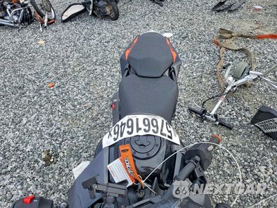 Piąte zdjęcie samochodu w środku: 2023 KTM 390 DUKE VIN:MD2JPJ407PC231917 - miniatura