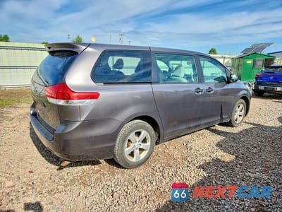 Trzecie zdjęcie samochodu z tyłu: 2011 TOYOTA SIENNA BASE 7-PASSENGER VIN:5TDKA3DC5BS006467 - miniatura
