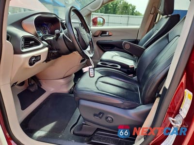 Zdjęcie 7 z 13 samochodu: 2020 CHRYSLER PACIFICA TOURING L VIN:2C4RC1BGXLR182881 - miniatura