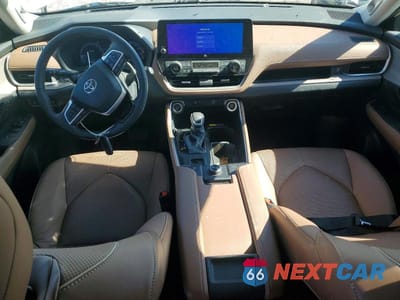 Zdjęcie 8 z 13 samochodu: 2024 TOYOTA GRAND HIGHLANDER PLATINUM VIN:5TDAAAB57RS010325 - miniatura