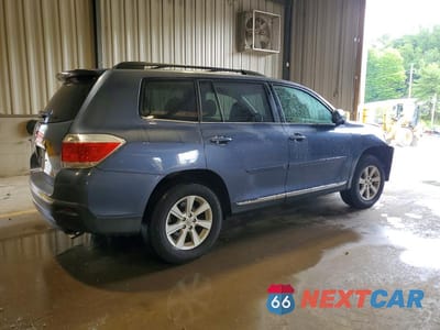 Trzecie zdjęcie samochodu z tyłu: 2012 TOYOTA HIGHLANDER SE VIN:5TDBK3EH8CS156601 - miniatura