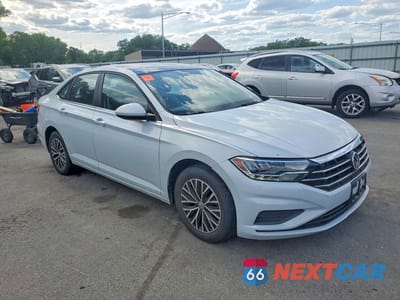 Czwarte zdjęcie samochodu z boku: 2019 VOLKSWAGEN JETTA S VIN:3VWC57BUXKM052448 - miniatura