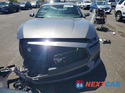 Piąte zdjęcie samochodu w środku: 2025 FORD MUSTANG VIN:1FA6P8TH9S5129324 - miniatura