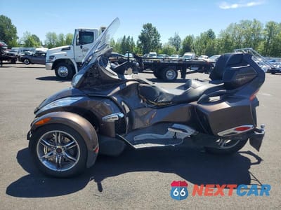 Trzecie zdjęcie samochodu z tyłu: 2012 CAN-AM SPYDER ROADSTER RT-LTD VIN:2BXJBRC13CV001507 - miniatura