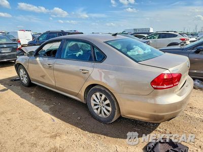 Drugie zdjęcie samochodu z przodu: 2015 VOLKSWAGEN PASSAT S VIN:1VWAT7A30FC081387 - miniatura