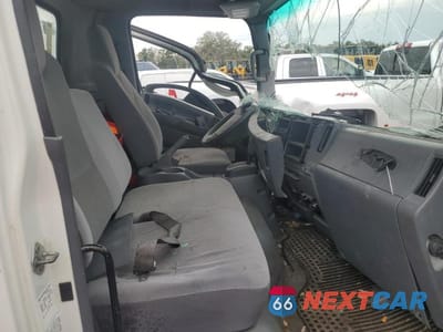 Piąte zdjęcie samochodu w środku: 2017 ISUZU NPR HD BOX TRUCK VIN:JALC4W16XH7002721 - miniatura