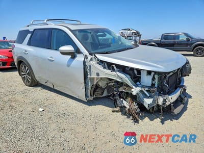 Czwarte zdjęcie samochodu z boku: 2025 NISSAN PATHFINDER PLATINUM VIN:5N1DR3DG1SC211527 - miniatura