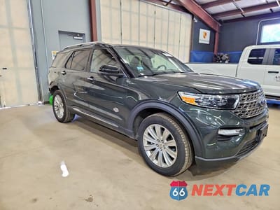 Czwarte zdjęcie samochodu z boku: 2021 FORD EXPLORER KING RANCH VIN:1FM5K8LC5MGC16682 - miniatura