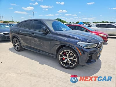 Czwarte zdjęcie samochodu z boku: 2023 BMW X6 XDRIVE40I VIN:5UXCY6C09P9P64972 - miniatura