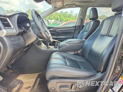 Zdjęcie 7 z 13 samochodu: 2017 TOYOTA HIGHLANDER SE VIN:5TDKZRFH0HS513385 - miniatura