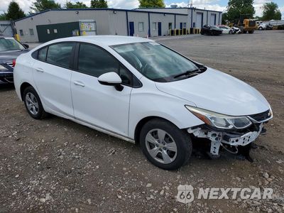 Czwarte zdjęcie samochodu z boku: 2018 CHEVROLET CRUZE LS VIN:1G1BC5SM9J7235561 - miniatura
