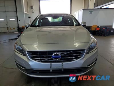 Piąte zdjęcie samochodu w środku: 2015 VOLVO S60 PREMIER VIN:YV1612TK8F2332243 - miniatura