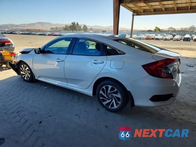 Drugie zdjęcie samochodu z przodu: 2018 HONDA CIVIC EX VIN:19XFC2F73JE207217 - miniatura