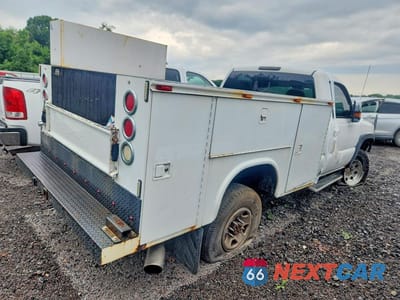 Trzecie zdjęcie samochodu z tyłu: 2001 CHEVROLET SILVERADO K2500 HEAVY DUTY VIN:1GCHK24UX1E123637 - miniatura