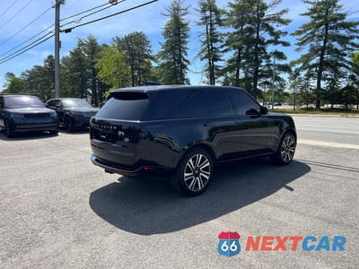 Czwarte zdjęcie samochodu z boku: 2023 LAND ROVER RANGE ROVER SE VIN:SALKP9E70PA044429 - miniatura