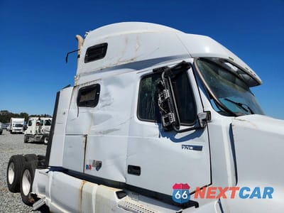 Zdjęcie 9 z 10 samochodu: 2021 VOLVO VNL SEMI TRUCK VIN:4V4NC9EH8MN242385 - miniatura