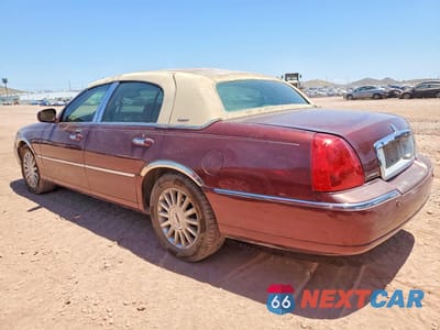 Drugie zdjęcie samochodu z przodu: 2004 LINCOLN TOWN CAR EXECUTIVE VIN:1LNHM81W24Y665929 - miniatura