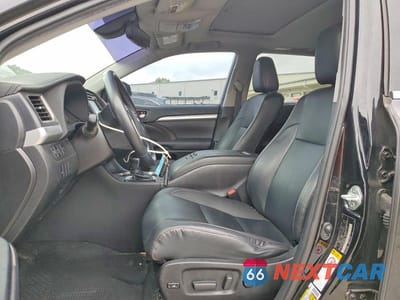 Zdjęcie 7 z 13 samochodu: 2019 TOYOTA HIGHLANDER XLE VIN:5TDJZRFH9KS614878 - miniatura