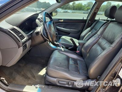 Zdjęcie 7 z 13 samochodu: 2006 HONDA ACCORD EX VIN:1HGCM665X6A032952 - miniatura