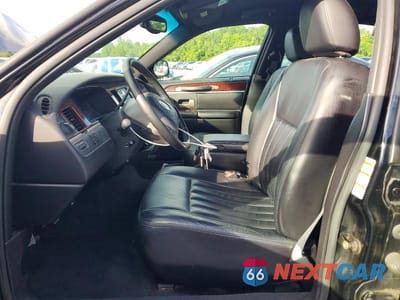 Zdjęcie 7 z 12 samochodu: 2004 LINCOLN TOWN CAR EXECUTIVE VIN:1LNHM81W14Y660527 - miniatura