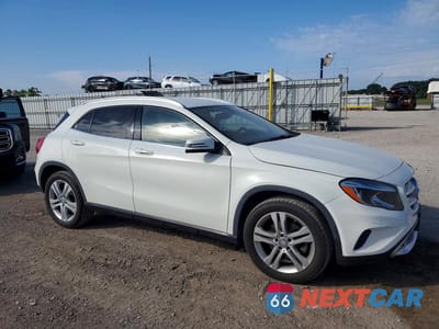 Czwarte zdjęcie samochodu z boku: 2015 MERCEDES-BENZ GLA 250 4MATIC VIN:WDCTG4GB3FJ124896 - miniatura