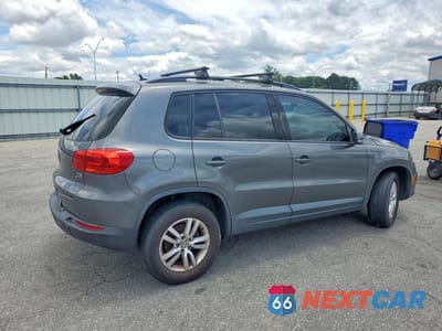 Trzecie zdjęcie samochodu z tyłu: 2016 VOLKSWAGEN TIGUAN S VIN:WVGBV7AX5GW602300 - miniatura