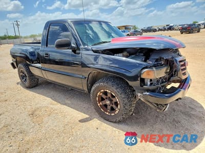 Czwarte zdjęcie samochodu z boku: 2003 GMC NEW SIERRA C1500 VIN:1GTEC14V53Z103729 - miniatura