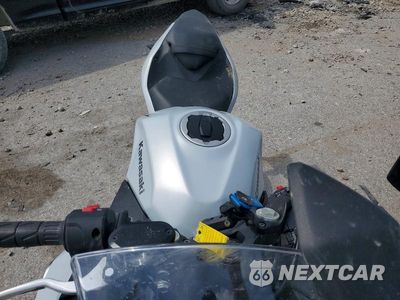 Piąte zdjęcie samochodu w środku: 2025 KAWASAKI EX500 H VIN:ML5EXGH11SDA43973 - miniatura