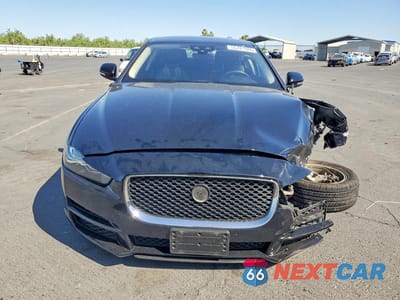 Piąte zdjęcie samochodu w środku: 2019 JAGUAR XE PREMIUM VIN:SAJAD4FX7KCP44587 - miniatura