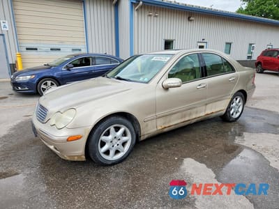 2003 MERCEDES-BENZ C 240 WDBRF61J23A405676 - główne zdjęcie licytacji z USA - miniatura