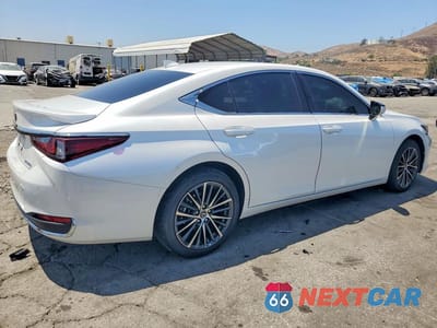 Trzecie zdjęcie samochodu z tyłu: 2025 LEXUS ES 300H BASE VIN:58ADA1C14SU070545 - miniatura
