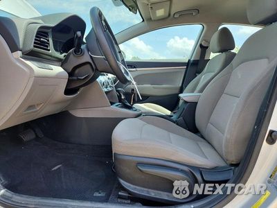 Zdjęcie 7 z 12 samochodu: 2019 HYUNDAI ELANTRA SE VIN:5NPD74LF0KH471558 - miniatura