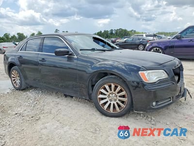 Czwarte zdjęcie samochodu z boku: 2013 CHRYSLER 300 VIN:2C3CCAAG6DH657042 - miniatura