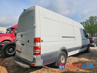 Trzecie zdjęcie samochodu z tyłu: 2014 MERCEDES-BENZ SPRINTER 2500 DELIVERY VAN VIN:WD3PE8DC5E5881267 - miniatura