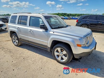 Czwarte zdjęcie samochodu z boku: 2013 JEEP PATRIOT LATITUDE VIN:1C4NJRFBXDD260033 - miniatura