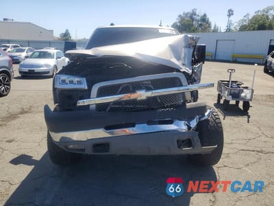 Piąte zdjęcie samochodu w środku: 2004 CHEVROLET SILVERADO K2500 HEAVY DUTY VIN:1GCHK23224F245987 - miniatura