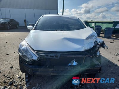 Piąte zdjęcie samochodu w środku: 2014 KIA FORTE LX VIN:KNAFX4A60E5147958 - miniatura