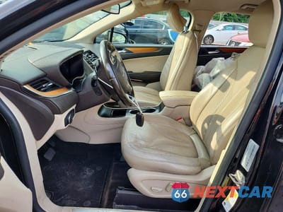 Zdjęcie 7 z 14 samochodu: 2019 LINCOLN MKC SELECT VIN:5LMCJ2C93KUL02046 - miniatura