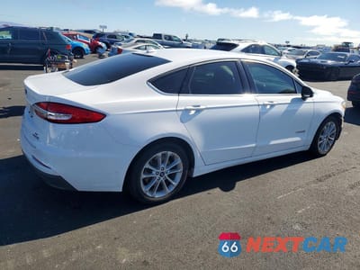 Trzecie zdjęcie samochodu z tyłu: 2019 FORD FUSION SE VIN:3FA6P0LU7KR188996 - miniatura