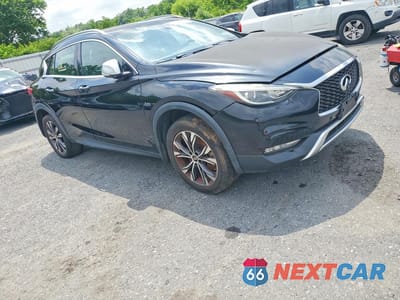 Czwarte zdjęcie samochodu z boku: 2017 INFINITI QX30 PREMIUM VIN:SJKCH5CR9HA028993 - miniatura