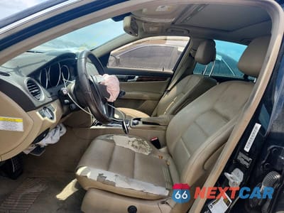 Zdjęcie 7 z 13 samochodu: 2014 MERCEDES-BENZ C 250 VIN:WDDGF4HBXEG233768 - miniatura
