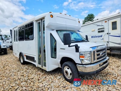 2017 FORD ECONOLINE E450 SUPER DUTY CUTAWAY VAN 1FDFE4FS2HDC13978 - główne zdjęcie licytacji z USA - miniatura