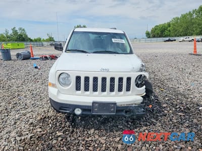 Piąte zdjęcie samochodu w środku: 2015 JEEP PATRIOT SPORT VIN:1C4NJPBB6FD236342 - miniatura
