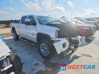 Czwarte zdjęcie samochodu z boku: 2018 GMC SIERRA K2500 DENALI VIN:1GT12UEG0JF232494 - miniatura