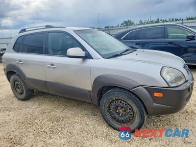 Czwarte zdjęcie samochodu z boku: 2006 HYUNDAI TUCSON GL VIN:KM8JM72D76U399391 - miniatura