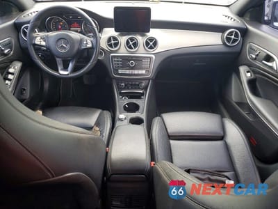 Zdjęcie 8 z 12 samochodu: 2018 MERCEDES-BENZ CLA 250 VIN:WDDSJ4EBXJN592718 - miniatura