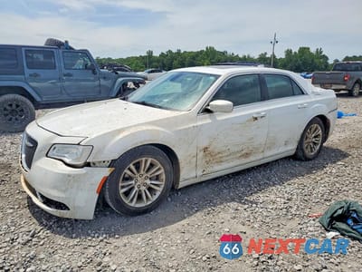2017 CHRYSLER 300 LIMITED 2C3CCAAG9HH655615 - główne zdjęcie licytacji z USA - miniatura